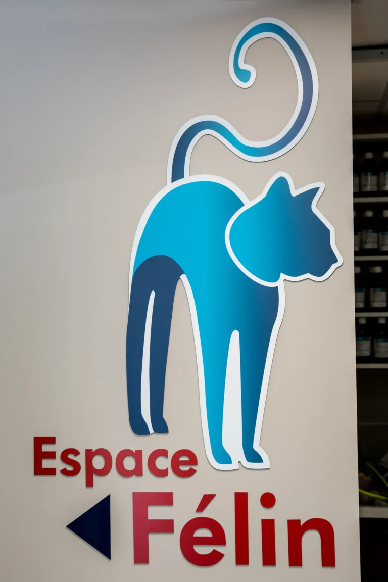 Panneau « Espace Félin » à l'entrée de l'étage