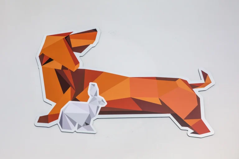 Décoration murale : chien et lapin stylisés